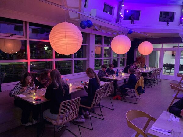 2025-11-13 Sint Maarten toertocht jeugd eten 4