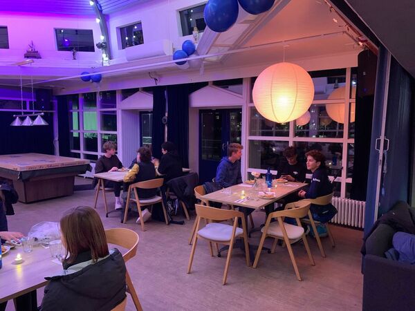 2025-11-13 Sint Maarten toertocht jeugd eten 2